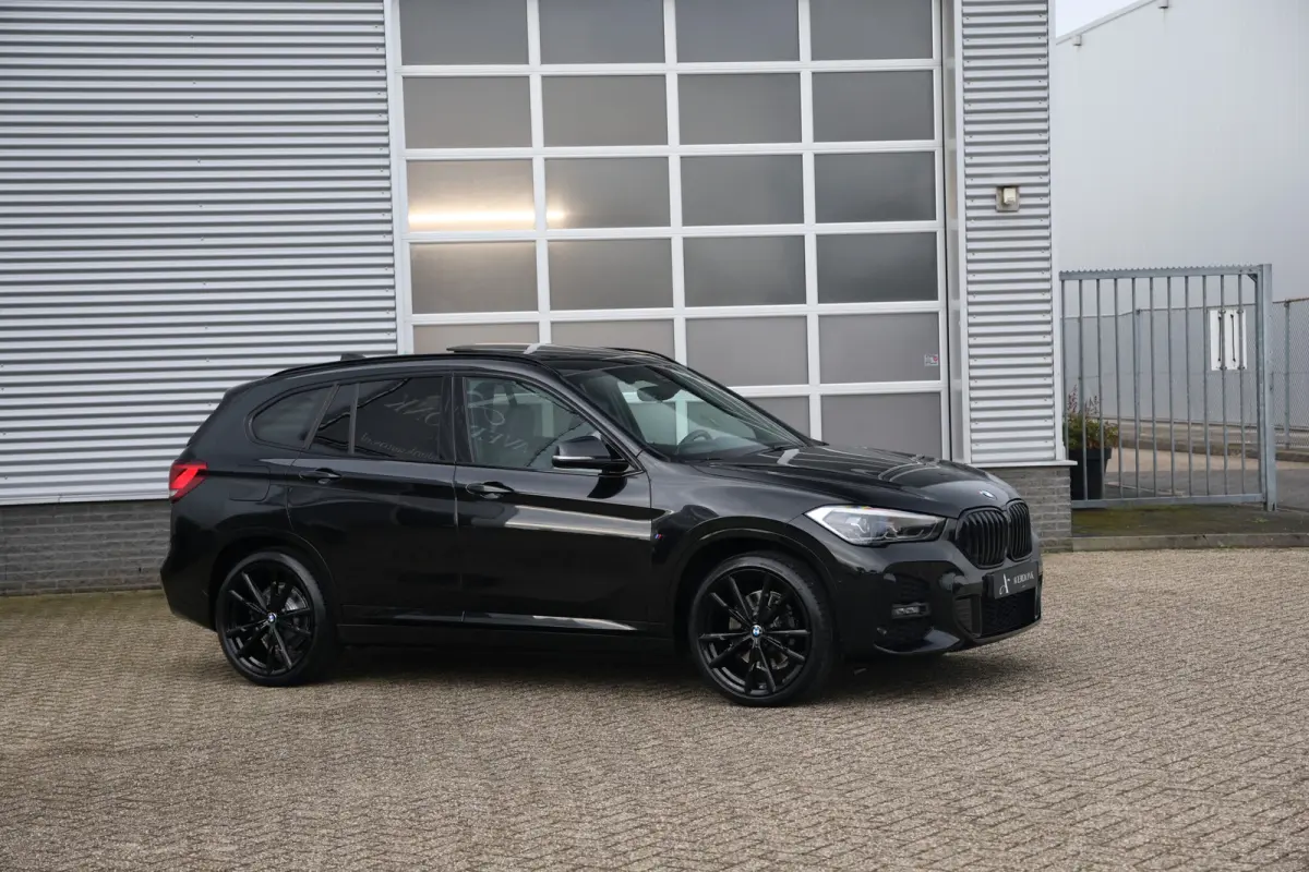 xDrive25e 220pk M-Sport Black Edition Pano|Trekh|H&K|HUD|Leder|Stuurvw