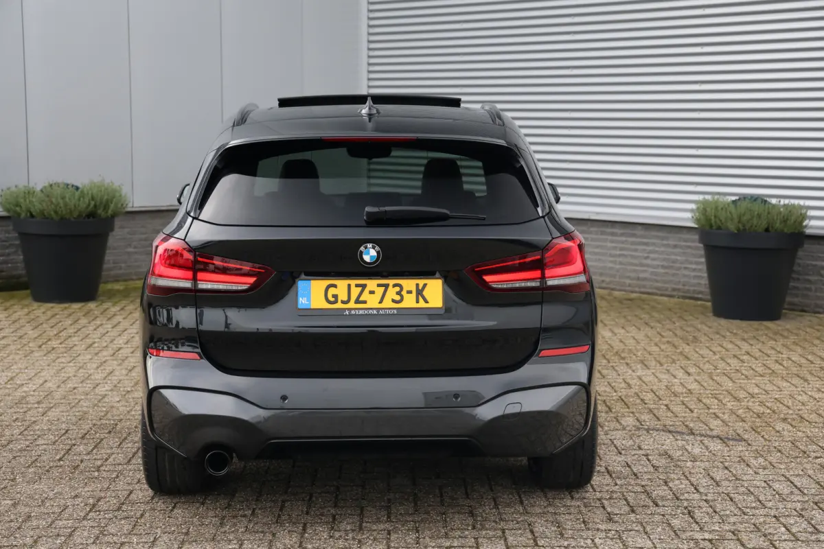 xDrive25e 220pk M-Sport Black Edition Pano|Trekh|H&K|HUD|Leder|Stuurvw