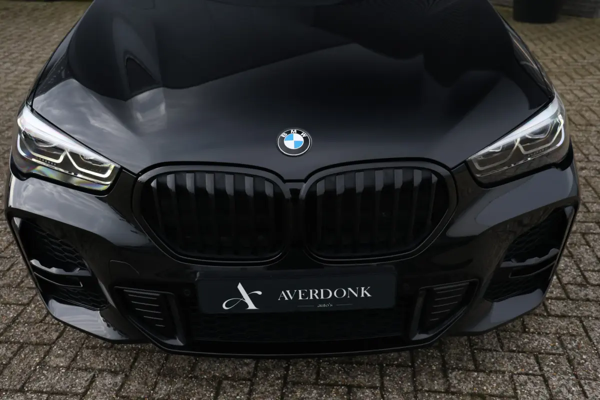 xDrive25e 220pk M-Sport Black Edition Pano|Trekh|H&K|HUD|Leder|Stuurvw