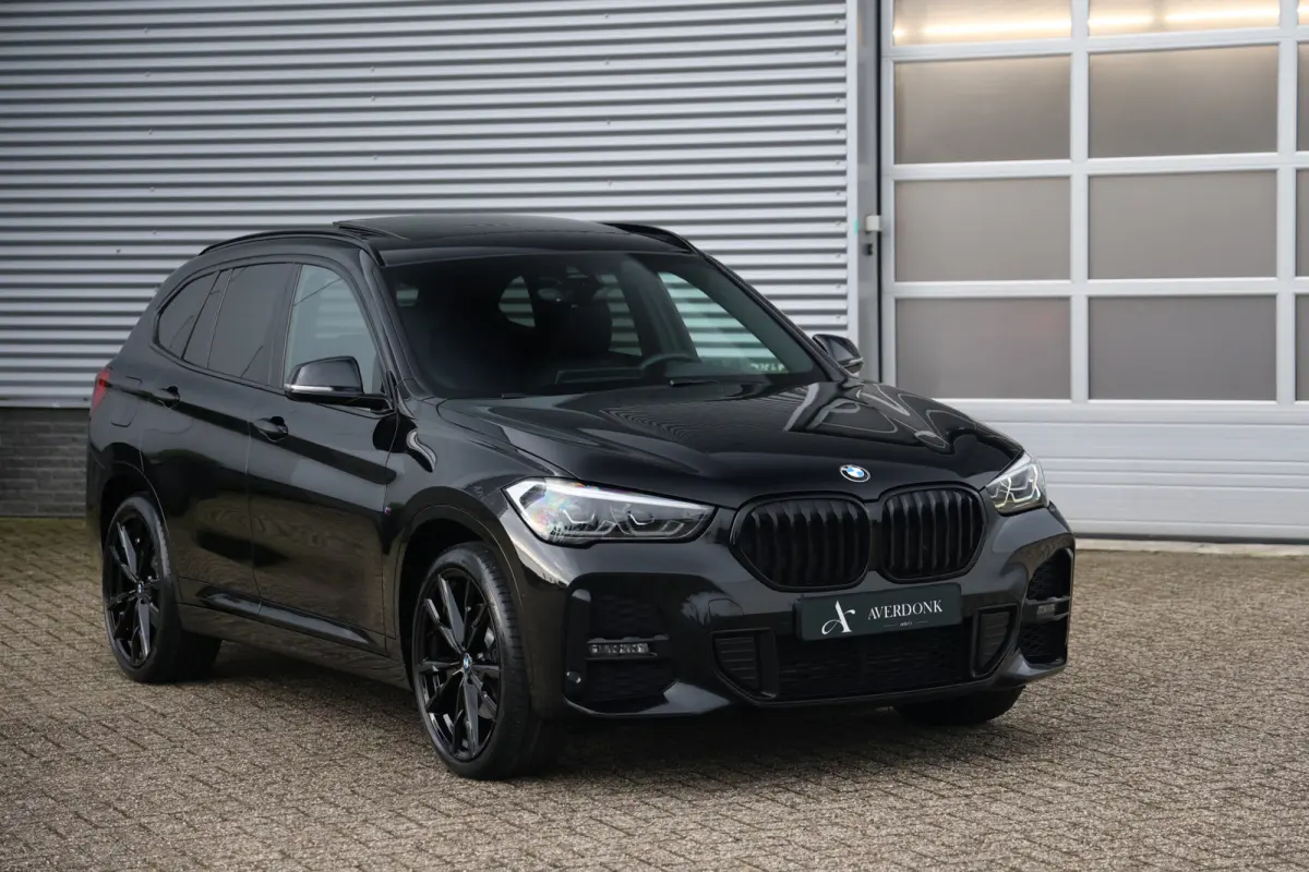 xDrive25e 220pk M-Sport Black Edition Pano|Trekh|H&K|HUD|Leder|Stuurvw