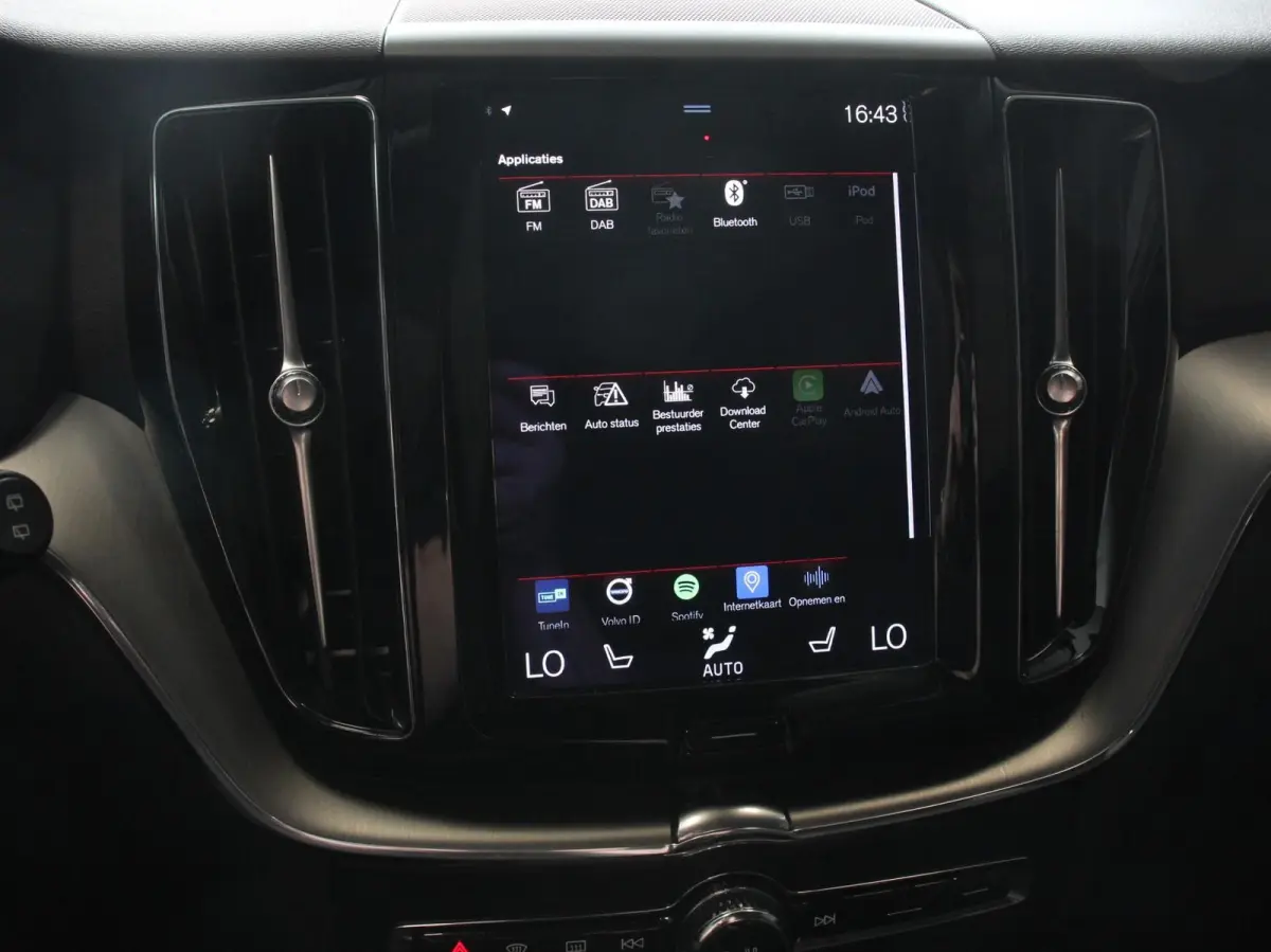 2.0 B4 Automaat Momentum Apple Carplay / Android Auto Adaptive Cruise Control Camera Lane/Side Assist Elektrische Achterklep Stoelverwarming