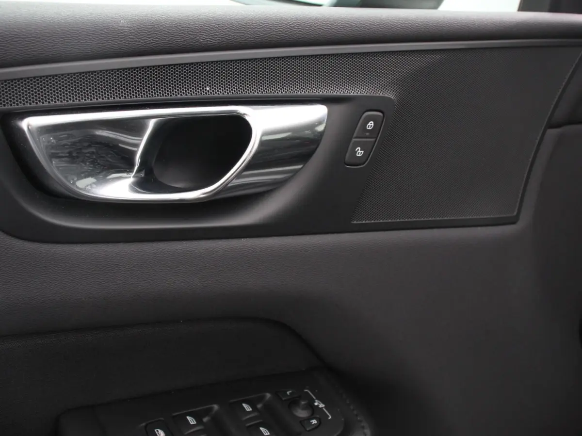 2.0 B4 Automaat Momentum Apple Carplay / Android Auto Adaptive Cruise Control Camera Lane/Side Assist Elektrische Achterklep Stoelverwarming