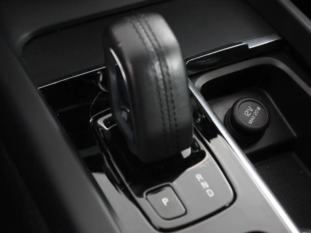 2.0 B4 Automaat Momentum Apple Carplay / Android Auto Adaptive Cruise Control Camera Lane/Side Assist Elektrische Achterklep Stoelverwarming