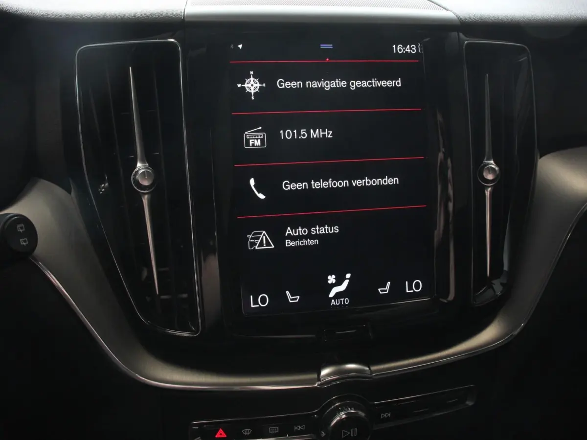 2.0 B4 Automaat Momentum Apple Carplay / Android Auto Adaptive Cruise Control Camera Lane/Side Assist Elektrische Achterklep Stoelverwarming
