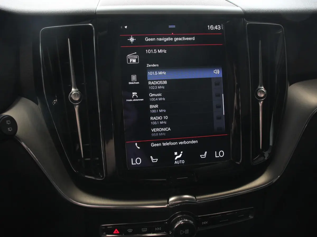 2.0 B4 Automaat Momentum Apple Carplay / Android Auto Adaptive Cruise Control Camera Lane/Side Assist Elektrische Achterklep Stoelverwarming