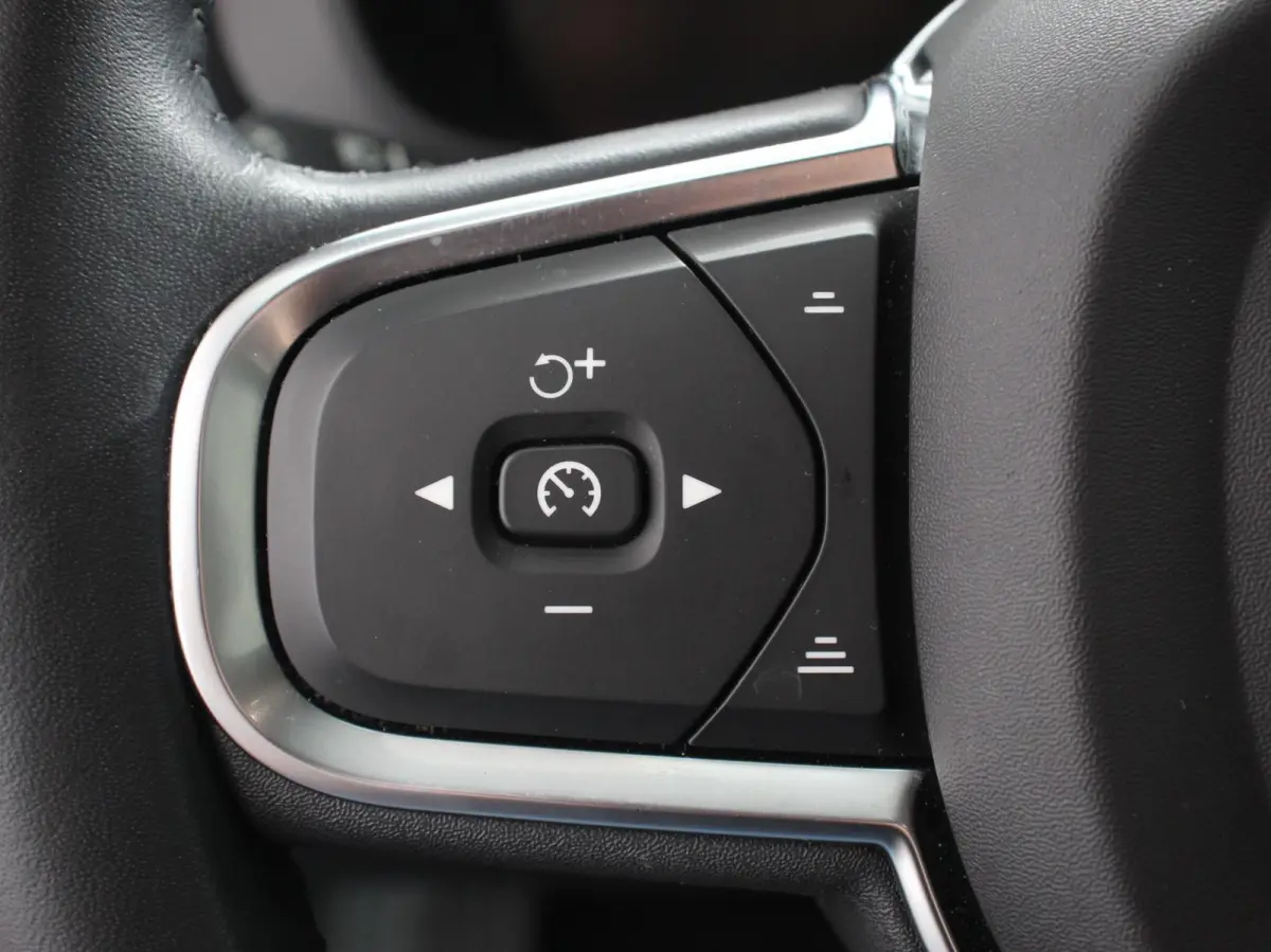 2.0 B4 Automaat Momentum Apple Carplay / Android Auto Adaptive Cruise Control Camera Lane/Side Assist Elektrische Achterklep Stoelverwarming