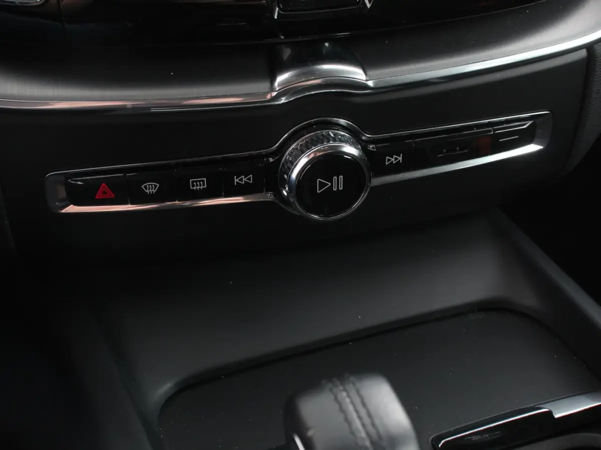 2.0 B4 Automaat Momentum Apple Carplay / Android Auto Adaptive Cruise Control Camera Lane/Side Assist Elektrische Achterklep Stoelverwarming