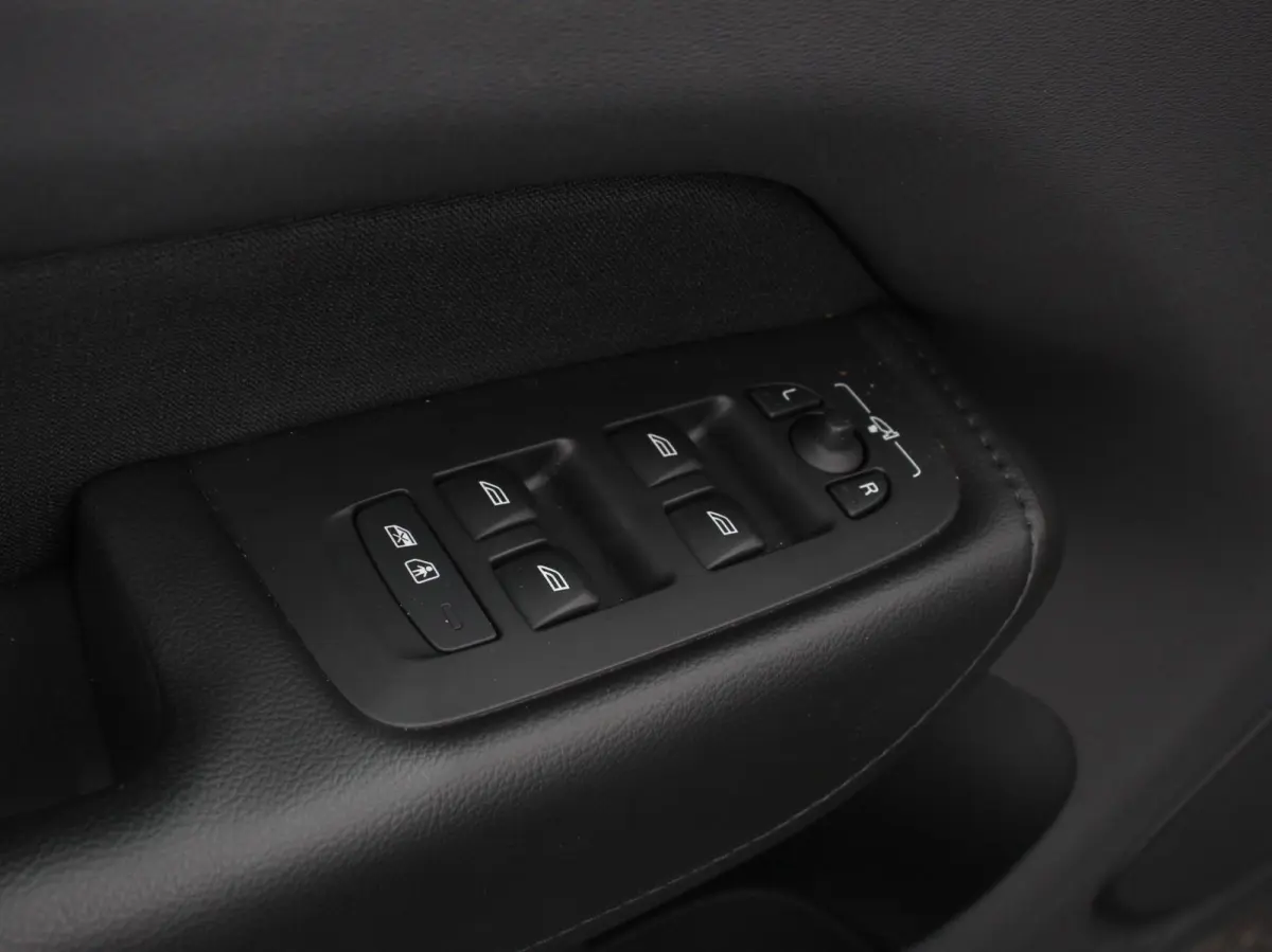 2.0 B4 Automaat Momentum Apple Carplay / Android Auto Adaptive Cruise Control Camera Lane/Side Assist Elektrische Achterklep Stoelverwarming