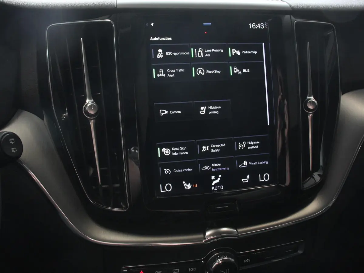 2.0 B4 Automaat Momentum Apple Carplay / Android Auto Adaptive Cruise Control Camera Lane/Side Assist Elektrische Achterklep Stoelverwarming