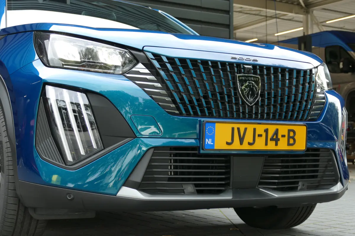 1.2 HYBRID 145PK ALLURE AUTOMAAT / CAMERA V+A / KEYLESS / FULL-LED / 8 JAAR GARANTIE / 17"LMV / BLUETOOTH / ADAPT. CRUISECONTROL / 1E EIGENAAR / SCHITTERENDE STAAT !!