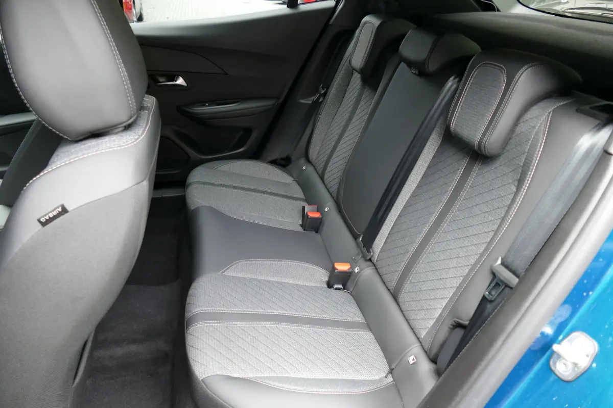 1.2 HYBRID 145PK ALLURE AUTOMAAT / CAMERA V+A / KEYLESS / FULL-LED / 8 JAAR GARANTIE / 17"LMV / BLUETOOTH / ADAPT. CRUISECONTROL / 1E EIGENAAR / SCHITTERENDE STAAT !!