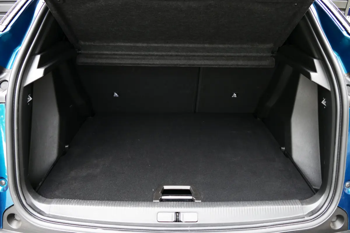 1.2 HYBRID 145PK ALLURE AUTOMAAT / CAMERA V+A / KEYLESS / FULL-LED / 8 JAAR GARANTIE / 17"LMV / BLUETOOTH / ADAPT. CRUISECONTROL / 1E EIGENAAR / SCHITTERENDE STAAT !!