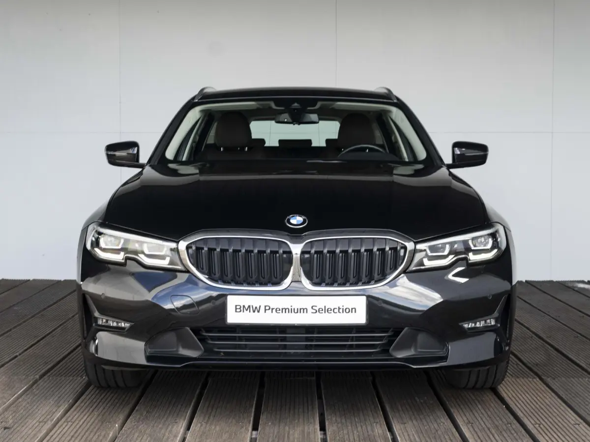 330i | High Executive | Parking Assistant | HIFI | 17 inch | Cruise Control | Trekhaak