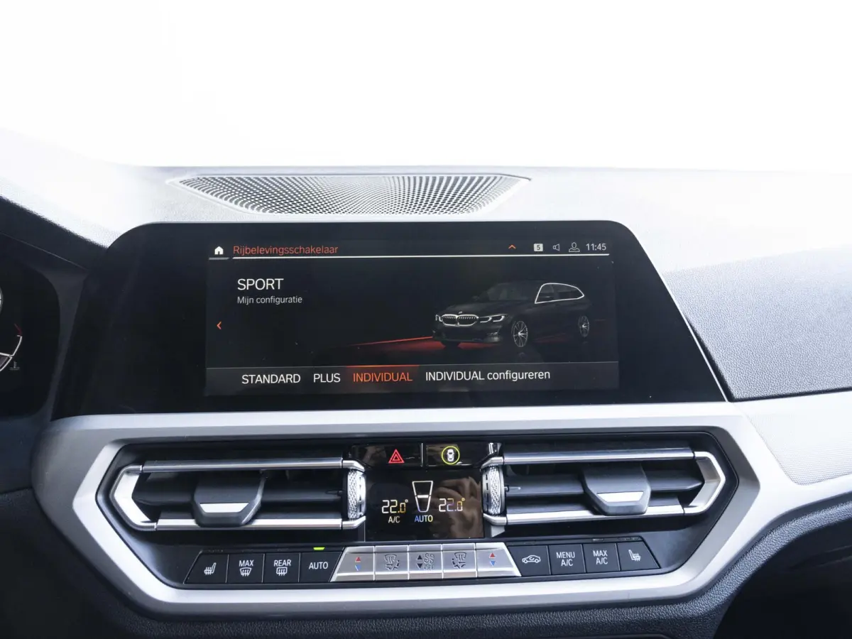 330i | High Executive | Parking Assistant | HIFI | 17 inch | Cruise Control | Trekhaak