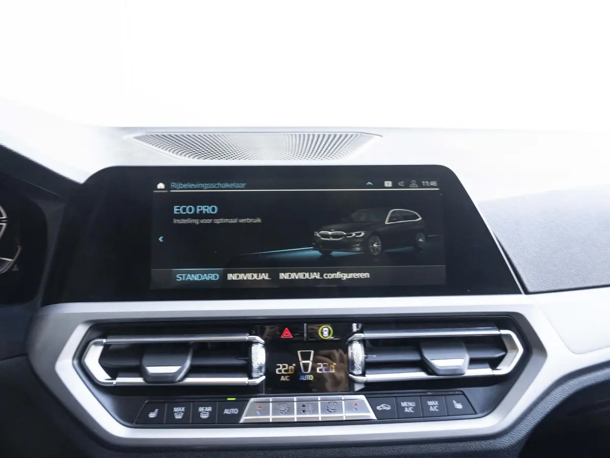 330i | High Executive | Parking Assistant | HIFI | 17 inch | Cruise Control | Trekhaak