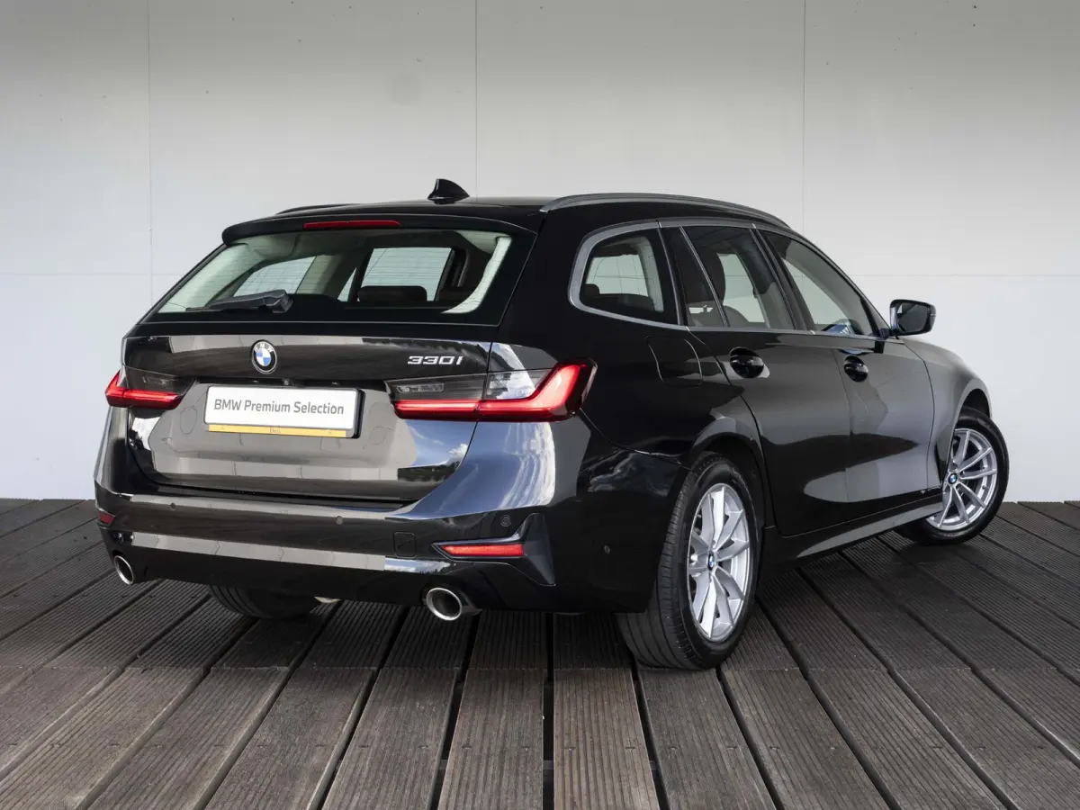 330i | High Executive | Parking Assistant | HIFI | 17 inch | Cruise Control | Trekhaak