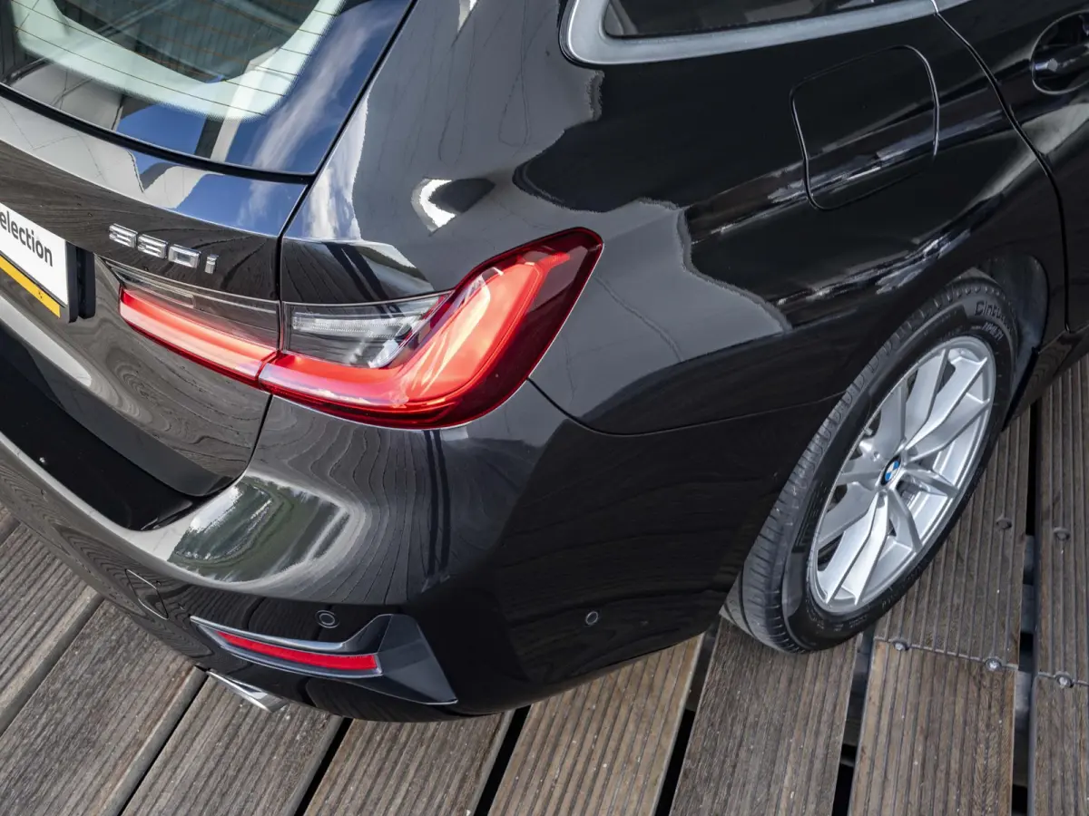 330i | High Executive | Parking Assistant | HIFI | 17 inch | Cruise Control | Trekhaak