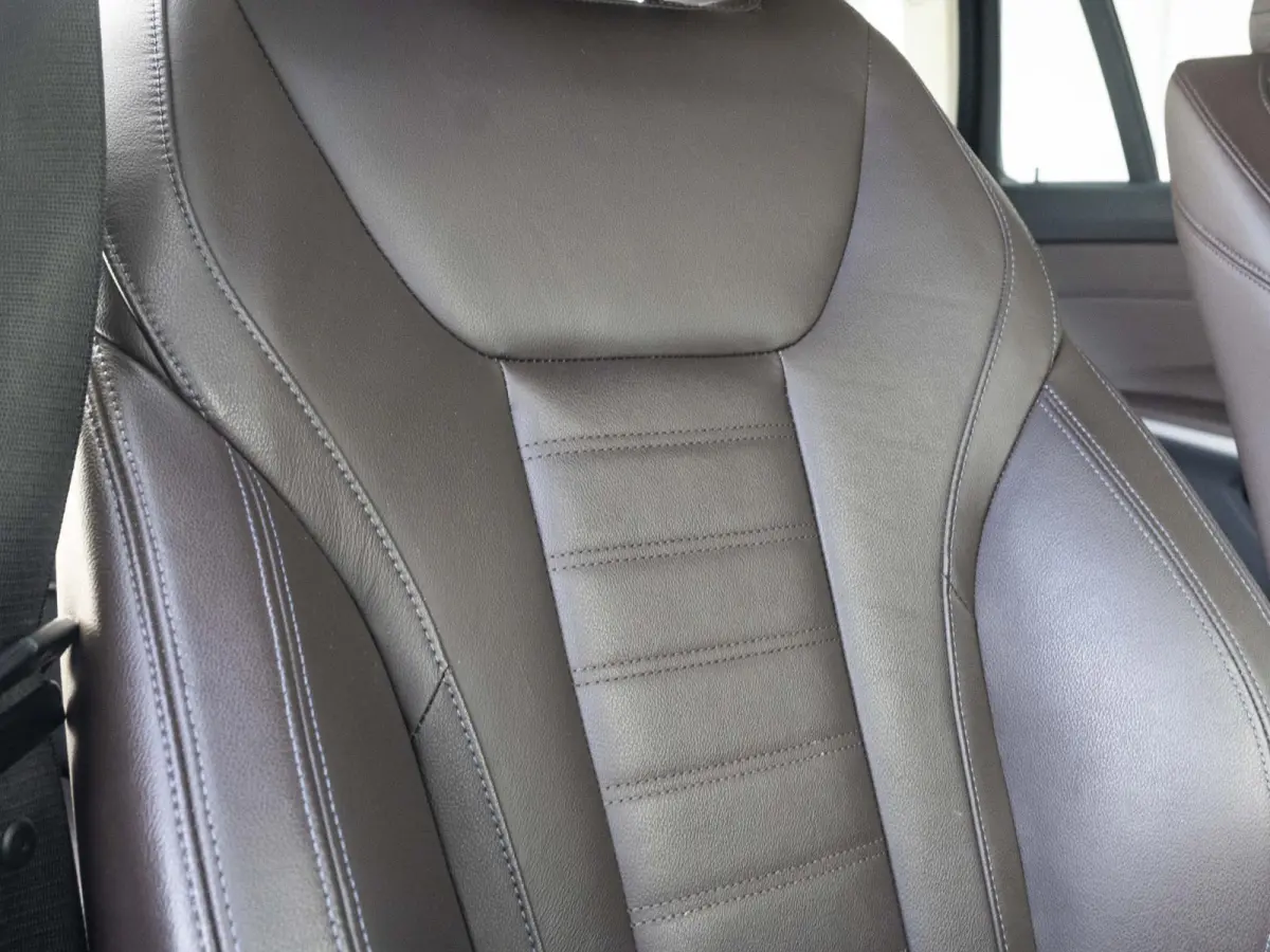 330i | High Executive | Parking Assistant | HIFI | 17 inch | Cruise Control | Trekhaak