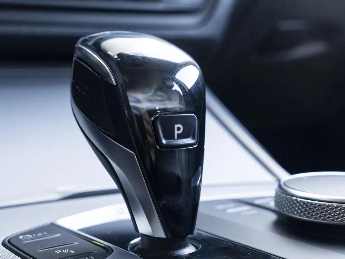 330i | High Executive | Parking Assistant | HIFI | 17 inch | Cruise Control | Trekhaak
