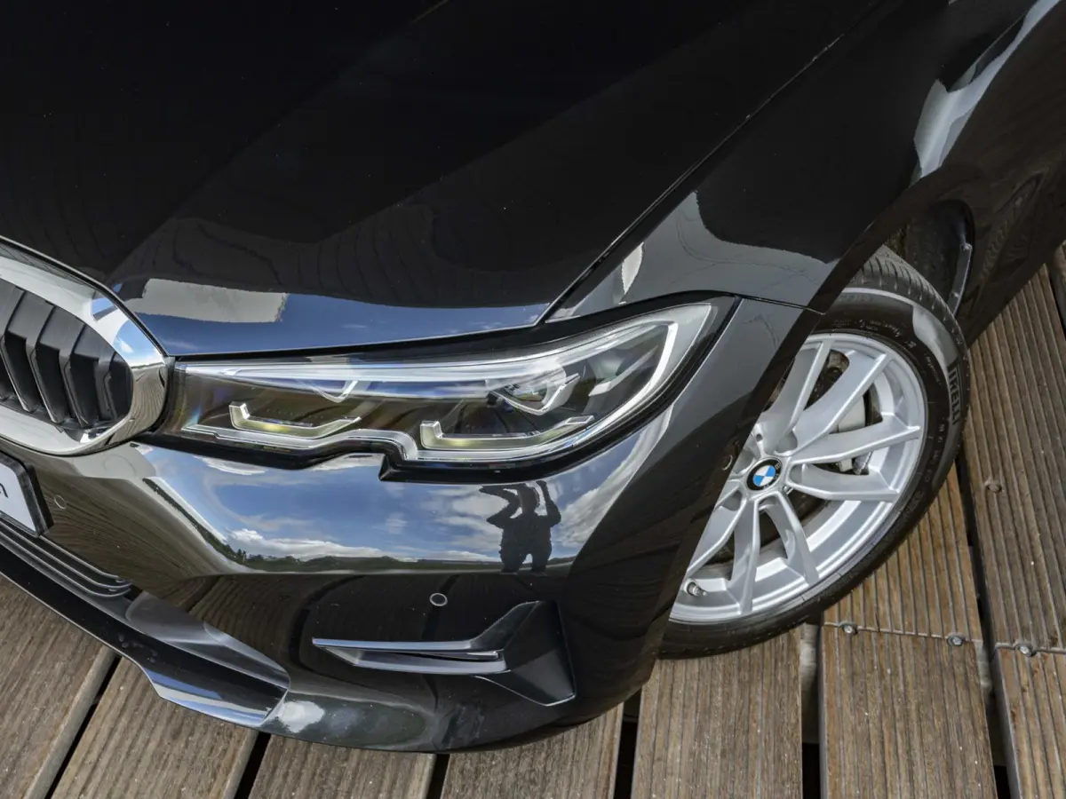 330i | High Executive | Parking Assistant | HIFI | 17 inch | Cruise Control | Trekhaak