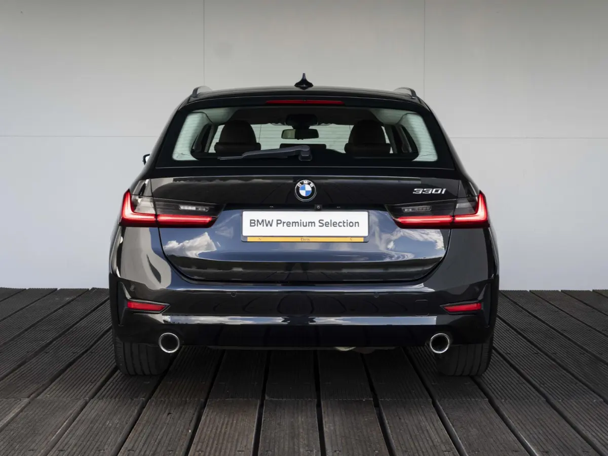 330i | High Executive | Parking Assistant | HIFI | 17 inch | Cruise Control | Trekhaak
