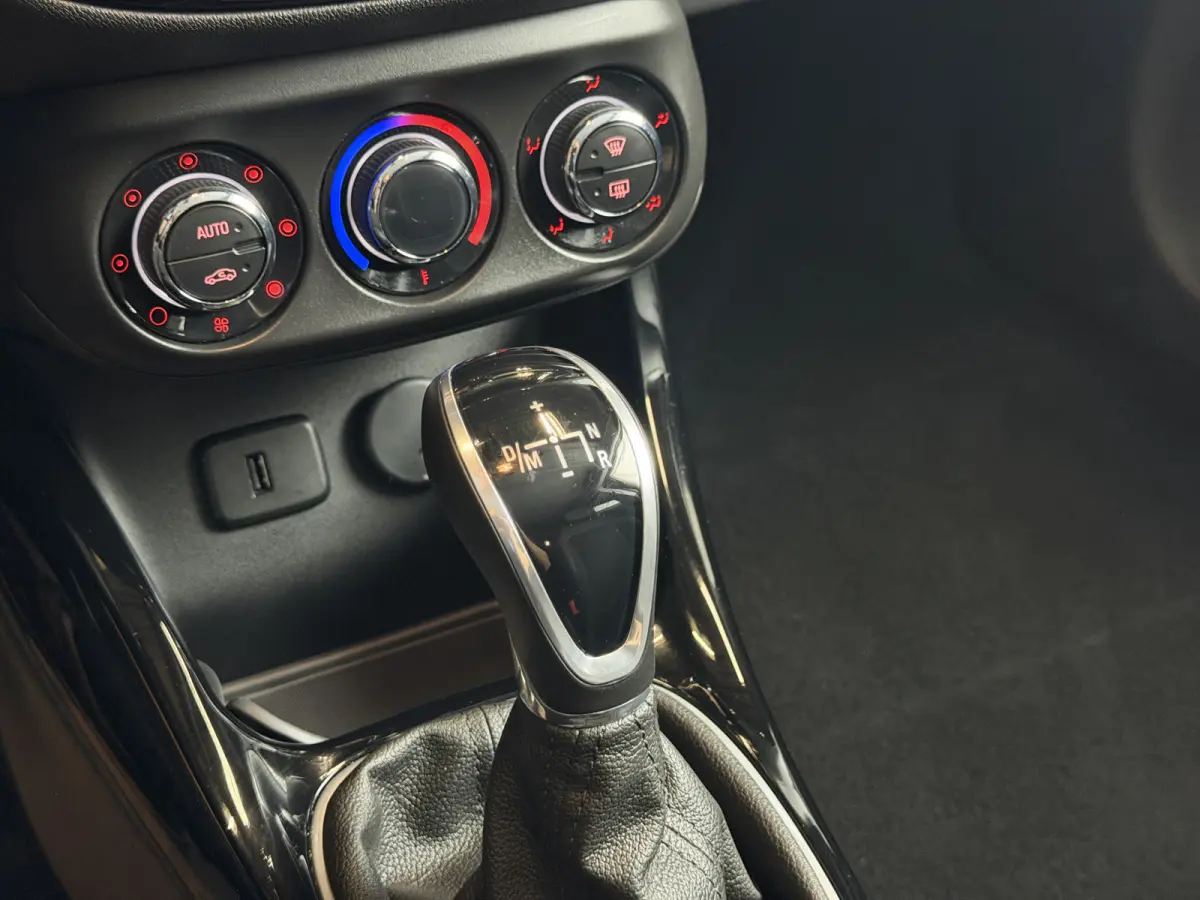 1.4 Online Edition automaat | navi | carplay | cruise control | trekhaak | pdc | lmv