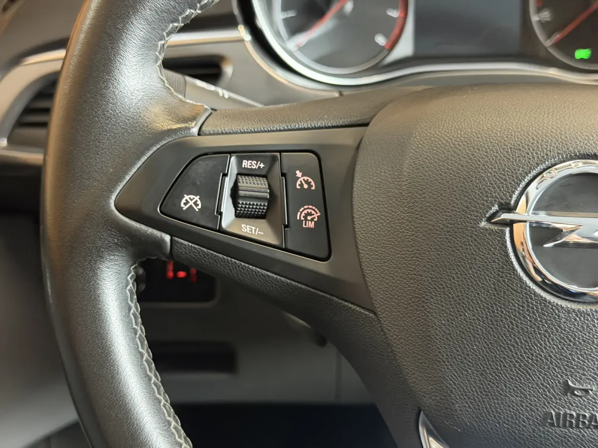 1.4 Online Edition automaat | navi | carplay | cruise control | trekhaak | pdc | lmv