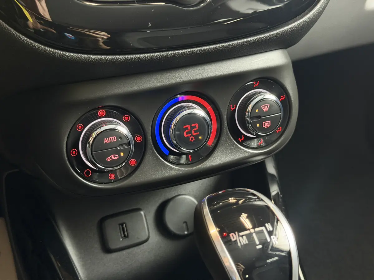 1.4 Online Edition automaat | navi | carplay | cruise control | trekhaak | pdc | lmv