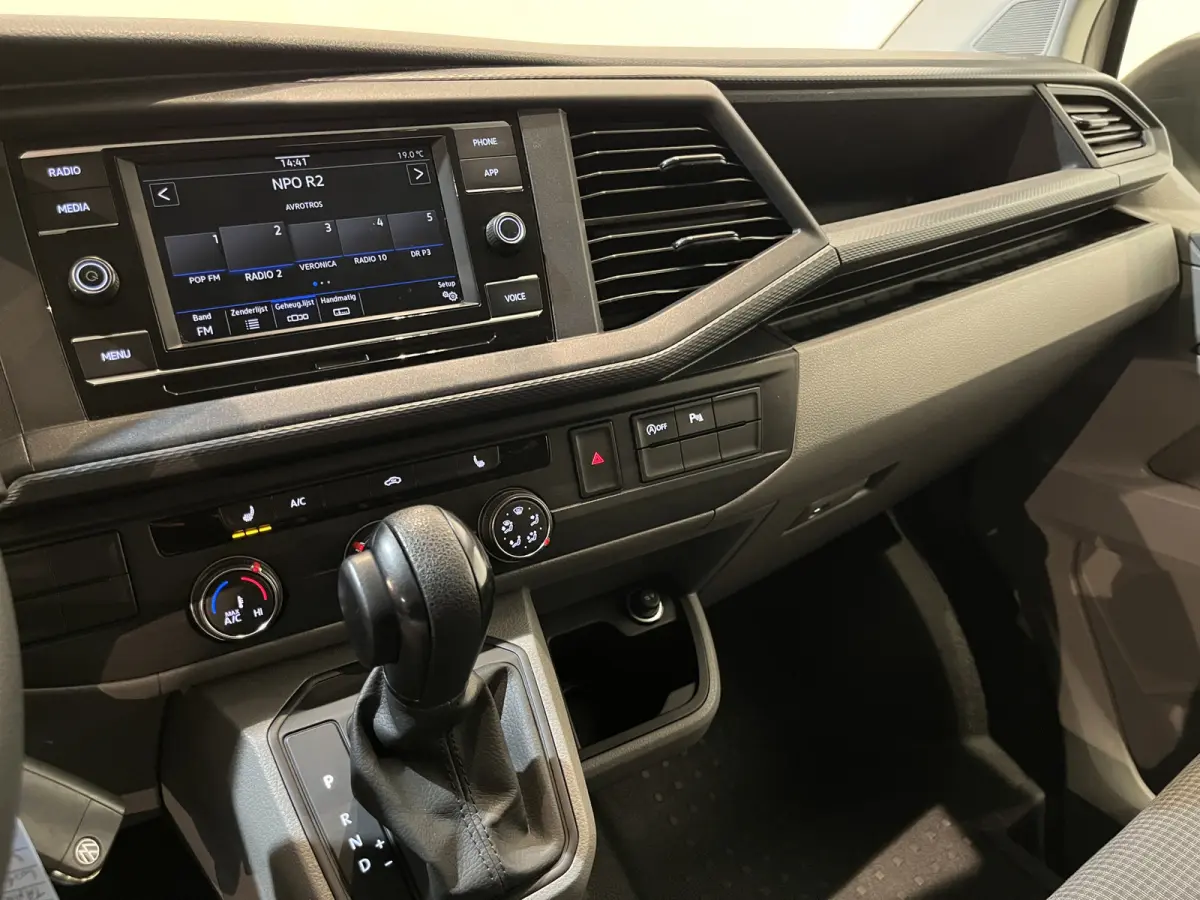 2.0 TDI L1H1 150 PK Automaat / Euro 6 / Schuifdeur L + R / Airco / CarPlay / Cruise Control / Trekhaak / PDC / 3-Zits / 85.100 KM !!