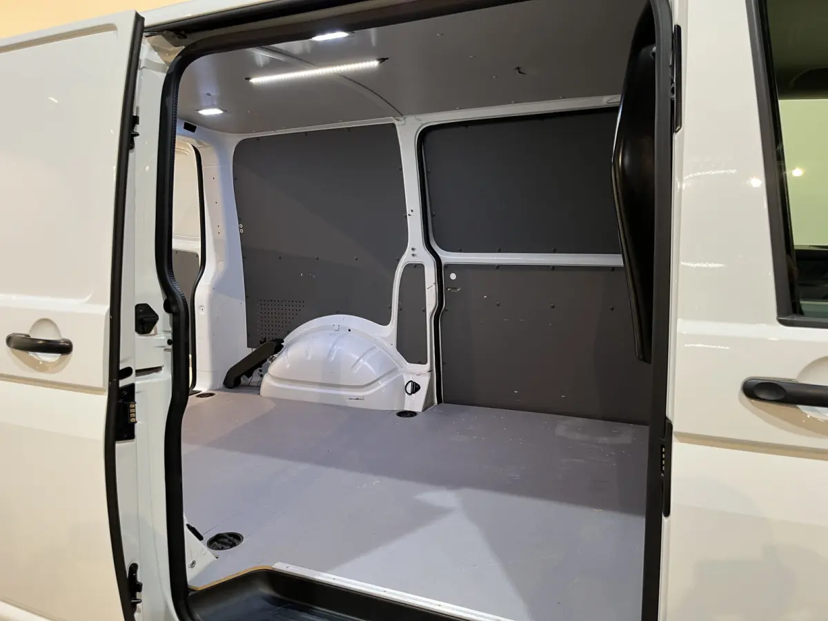 2.0 TDI L1H1 150 PK Automaat / Euro 6 / Schuifdeur L + R / Airco / CarPlay / Cruise Control / Trekhaak / PDC / 3-Zits / 85.100 KM !!