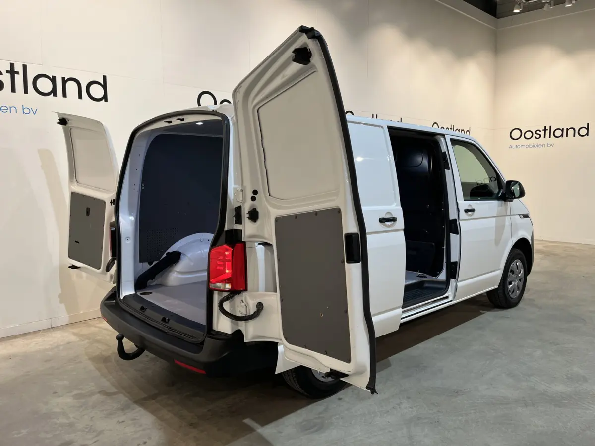2.0 TDI L1H1 150 PK Automaat / Euro 6 / Schuifdeur L + R / Airco / CarPlay / Cruise Control / Trekhaak / PDC / 3-Zits / 85.100 KM !!