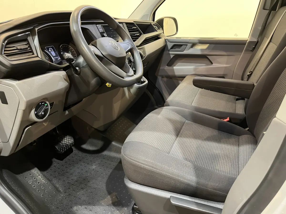 2.0 TDI L1H1 150 PK Automaat / Euro 6 / Schuifdeur L + R / Airco / CarPlay / Cruise Control / Trekhaak / PDC / 3-Zits / 85.100 KM !!