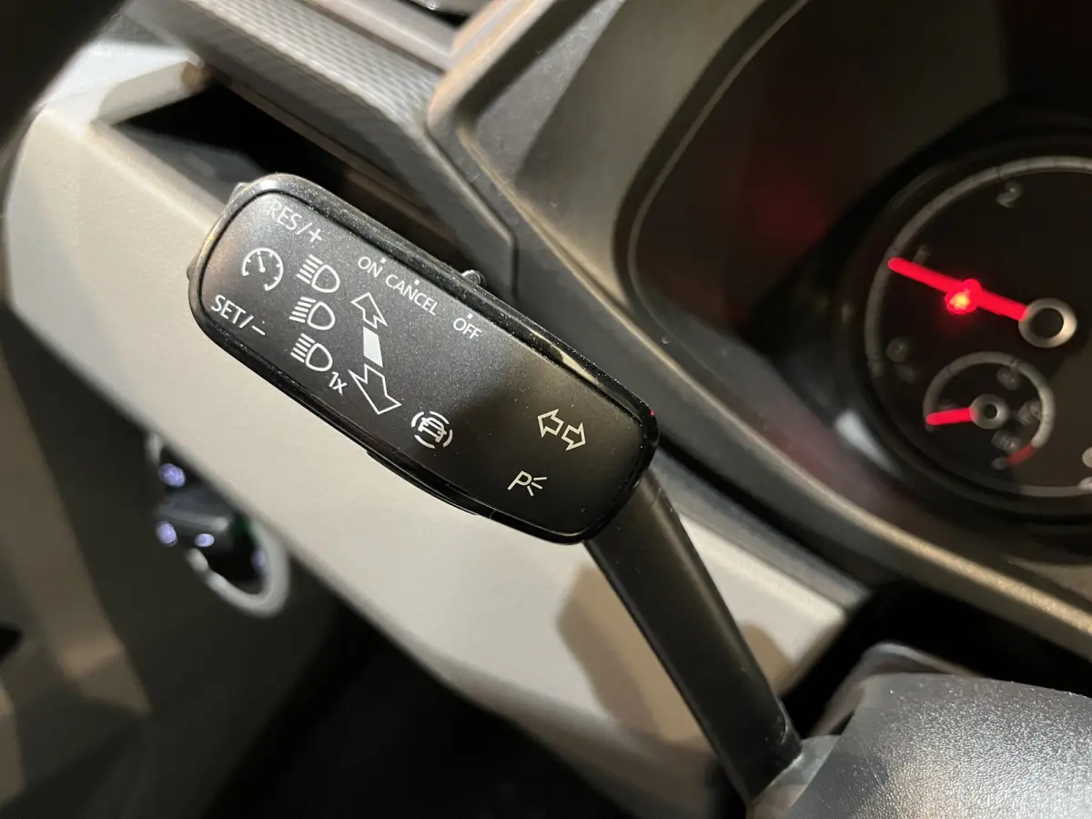 2.0 TDI L1H1 150 PK Automaat / Euro 6 / Schuifdeur L + R / Airco / CarPlay / Cruise Control / Trekhaak / PDC / 3-Zits / 85.100 KM !!