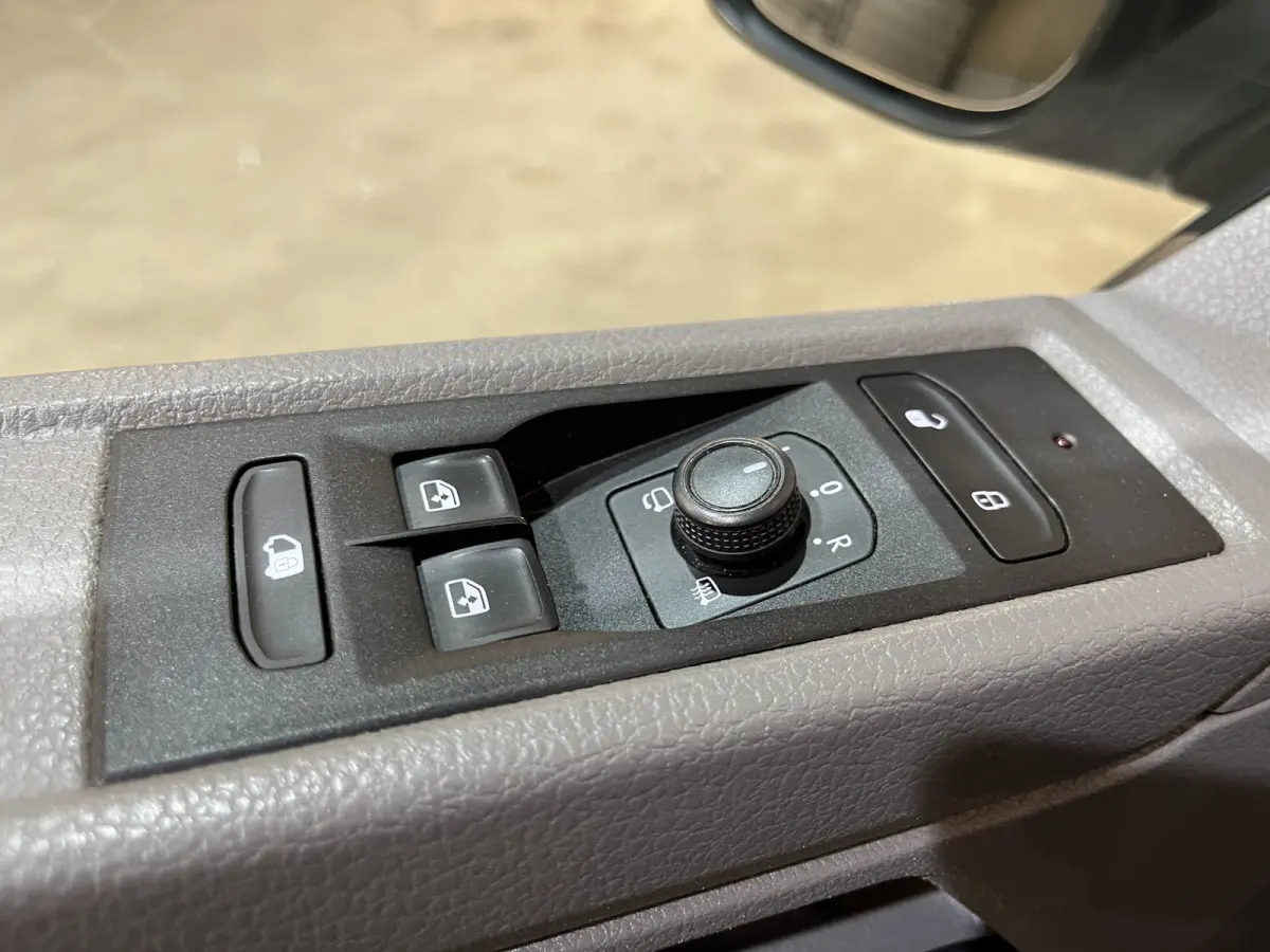 2.0 TDI L1H1 150 PK Automaat / Euro 6 / Schuifdeur L + R / Airco / CarPlay / Cruise Control / Trekhaak / PDC / 3-Zits / 85.100 KM !!