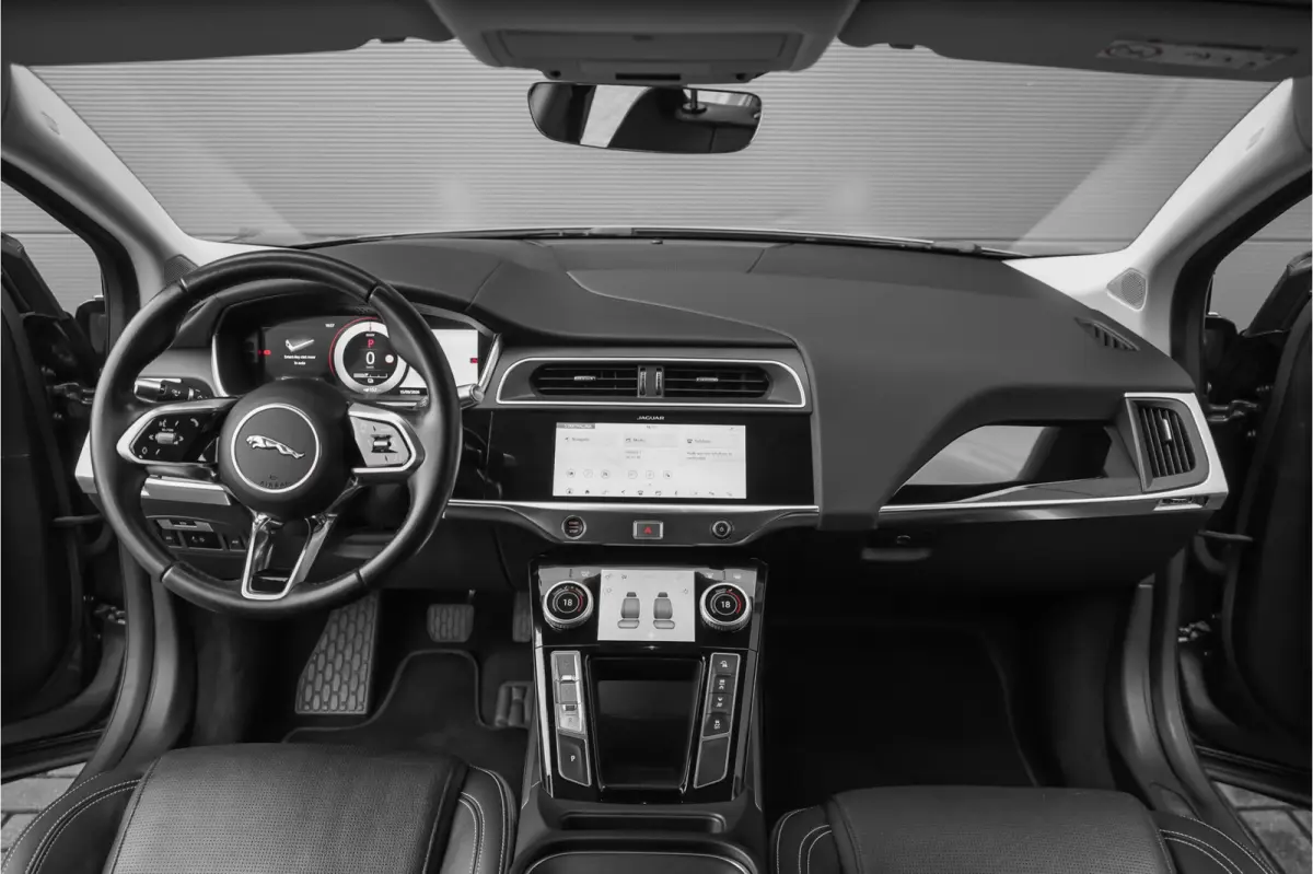 EV400 SE 90 kWh Pano ACC Camera 21"