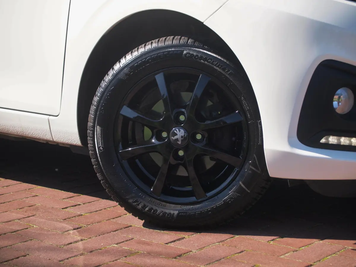 1.0 e-VTi Active | Camera | Apple Carplay | DAB | Airco | 14 Inch lichtmetalen velgen | NL-Auto |