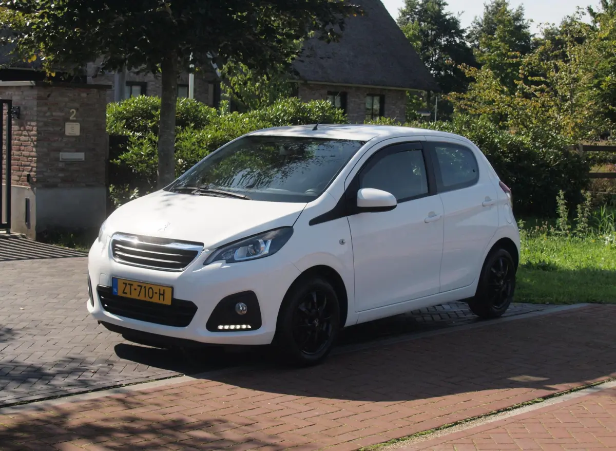 1.0 e-VTi Active | Camera | Apple Carplay | DAB | Airco | 14 Inch lichtmetalen velgen | NL-Auto |