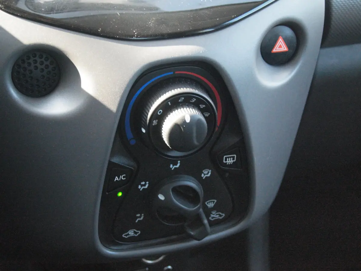 1.0 e-VTi Active | Camera | Apple Carplay | DAB | Airco | 14 Inch lichtmetalen velgen | NL-Auto |