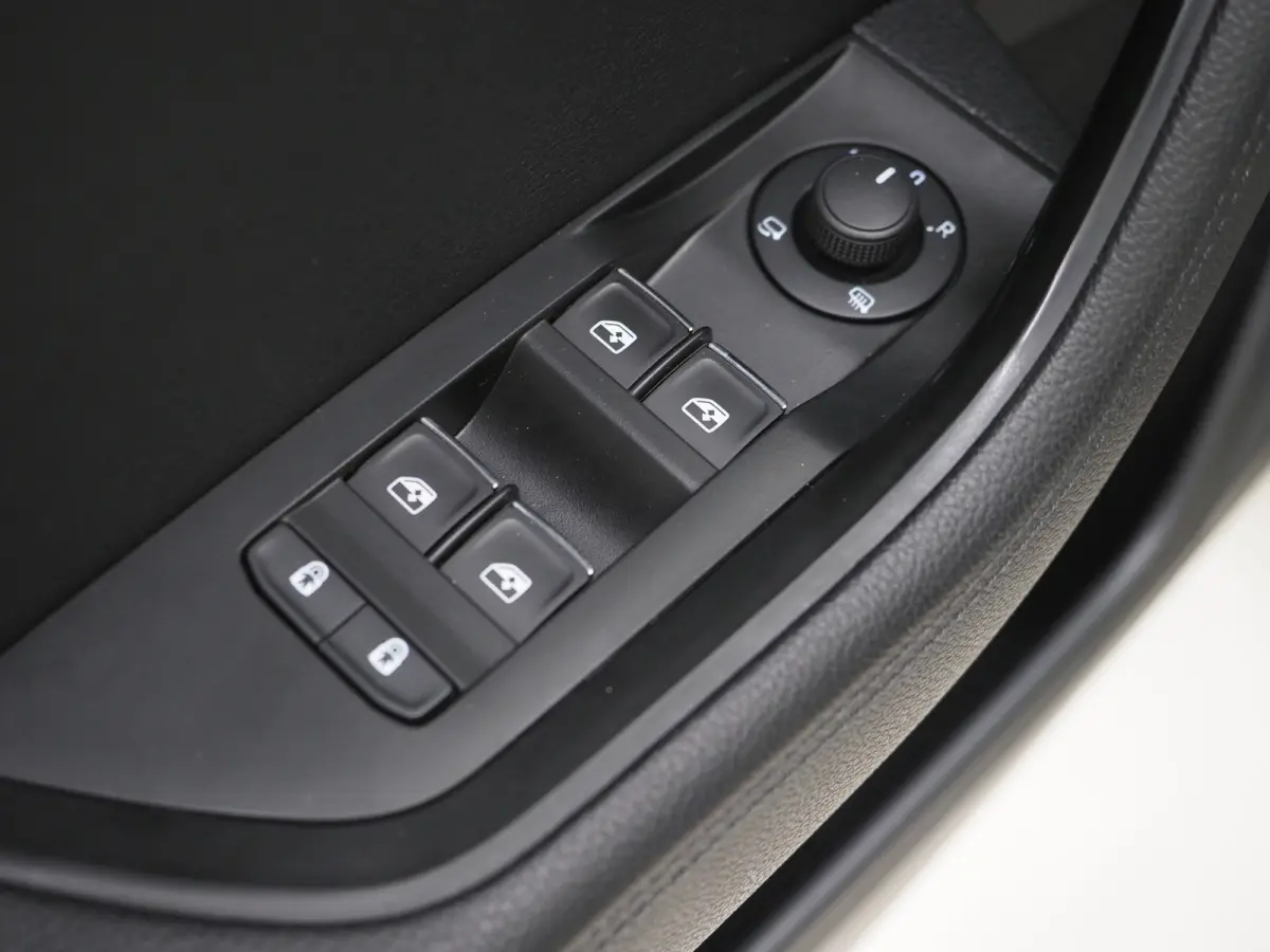 1.4 TSI iV Laurin & Klement | Panoramadak | Leder | Trekhaak | Stoelkoeling | Canton | Massage | 360 | Memory