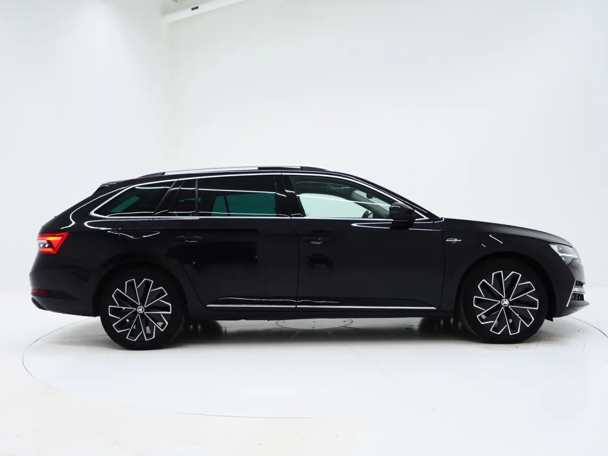 1.4 TSI iV Laurin & Klement | Panoramadak | Leder | Trekhaak | Stoelkoeling | Canton | Massage | 360 | Memory
