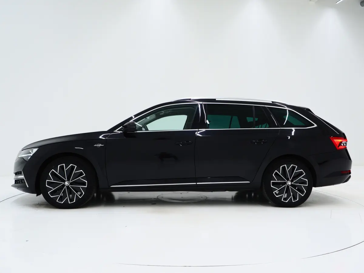 1.4 TSI iV Laurin & Klement | Panoramadak | Leder | Trekhaak | Stoelkoeling | Canton | Massage | 360 | Memory