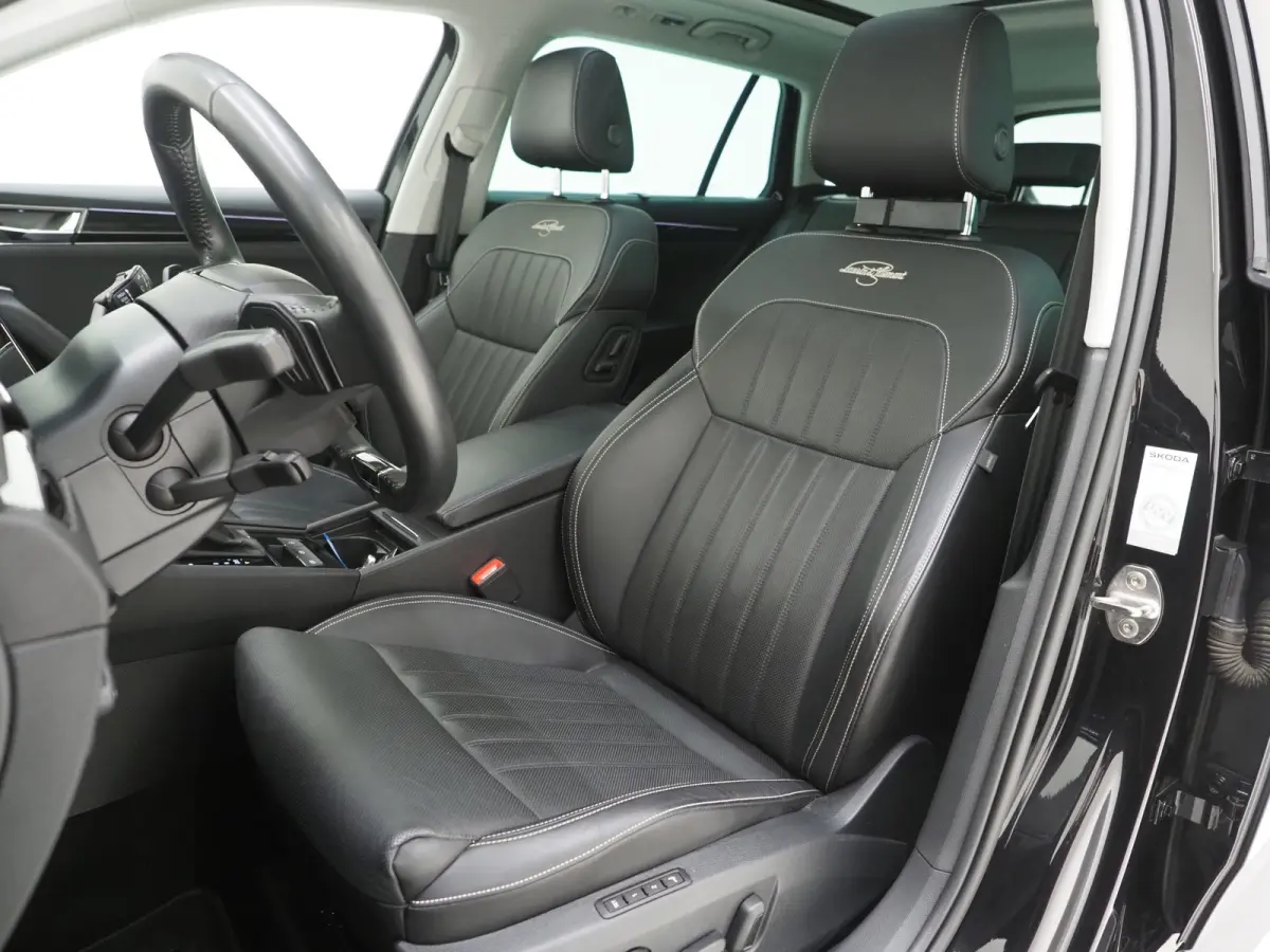 1.4 TSI iV Laurin & Klement | Panoramadak | Leder | Trekhaak | Stoelkoeling | Canton | Massage | 360 | Memory
