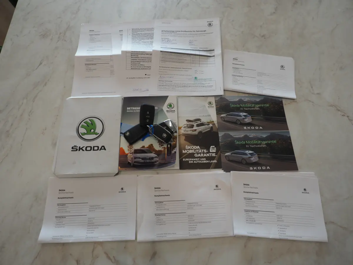 1.4 TSI iV Laurin & Klement | Panoramadak | Leder | Trekhaak | Stoelkoeling | Canton | Massage | 360 | Memory