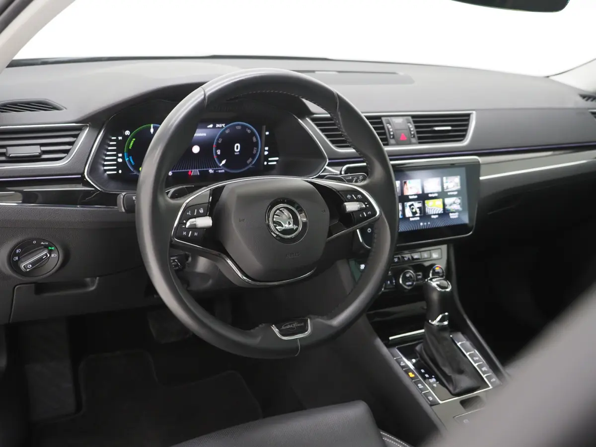 1.4 TSI iV Laurin & Klement | Panoramadak | Leder | Trekhaak | Stoelkoeling | Canton | Massage | 360 | Memory