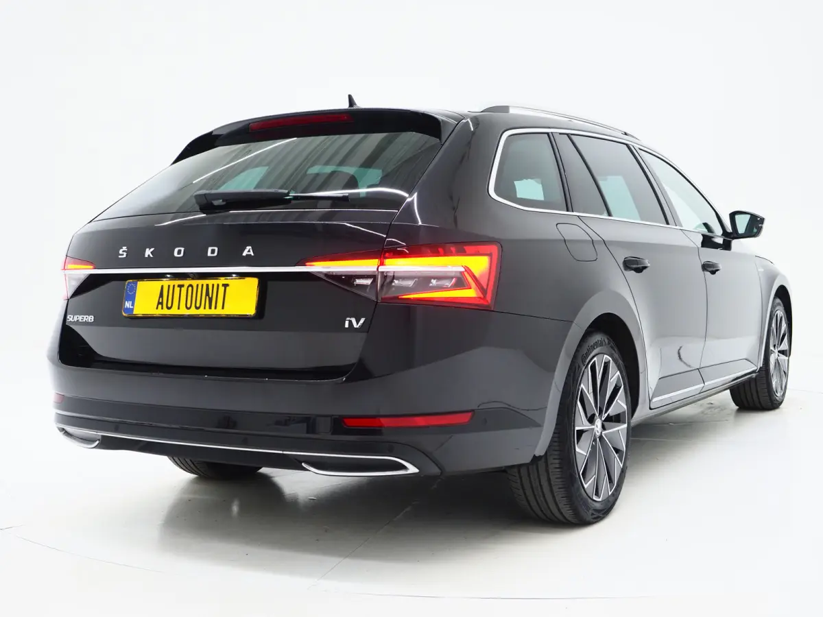1.4 TSI iV Laurin & Klement | Panoramadak | Leder | Trekhaak | Stoelkoeling | Canton | Massage | 360 | Memory