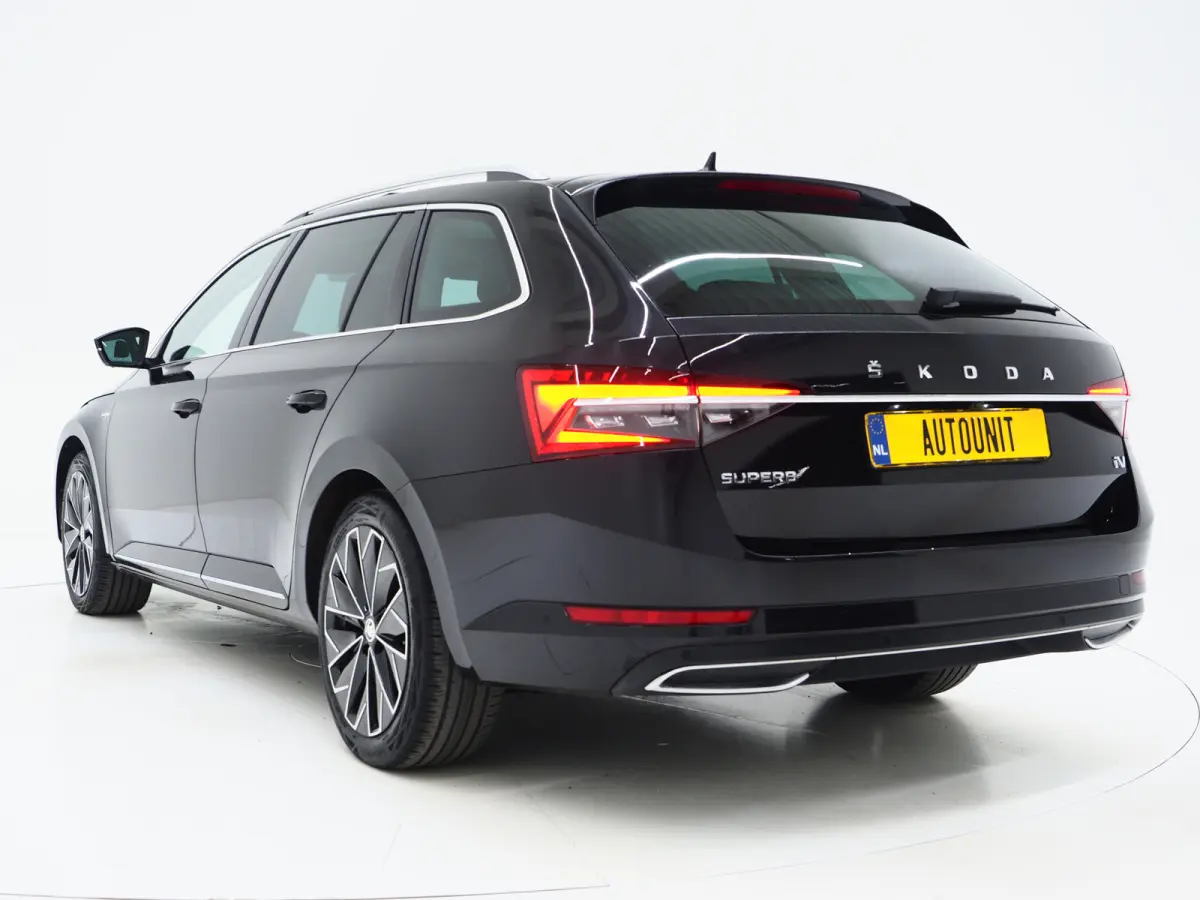 1.4 TSI iV Laurin & Klement | Panoramadak | Leder | Trekhaak | Stoelkoeling | Canton | Massage | 360 | Memory