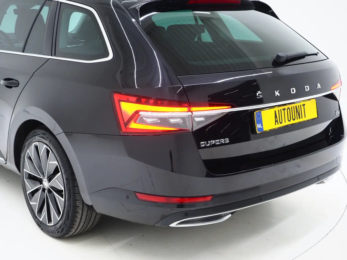 1.4 TSI iV Laurin & Klement | Panoramadak | Leder | Trekhaak | Stoelkoeling | Canton | Massage | 360 | Memory