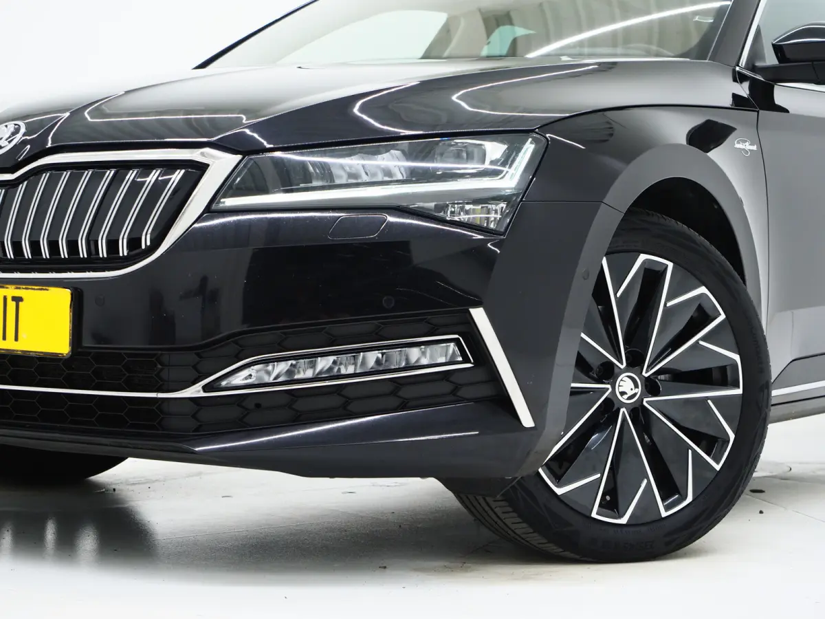 1.4 TSI iV Laurin & Klement | Panoramadak | Leder | Trekhaak | Stoelkoeling | Canton | Massage | 360 | Memory
