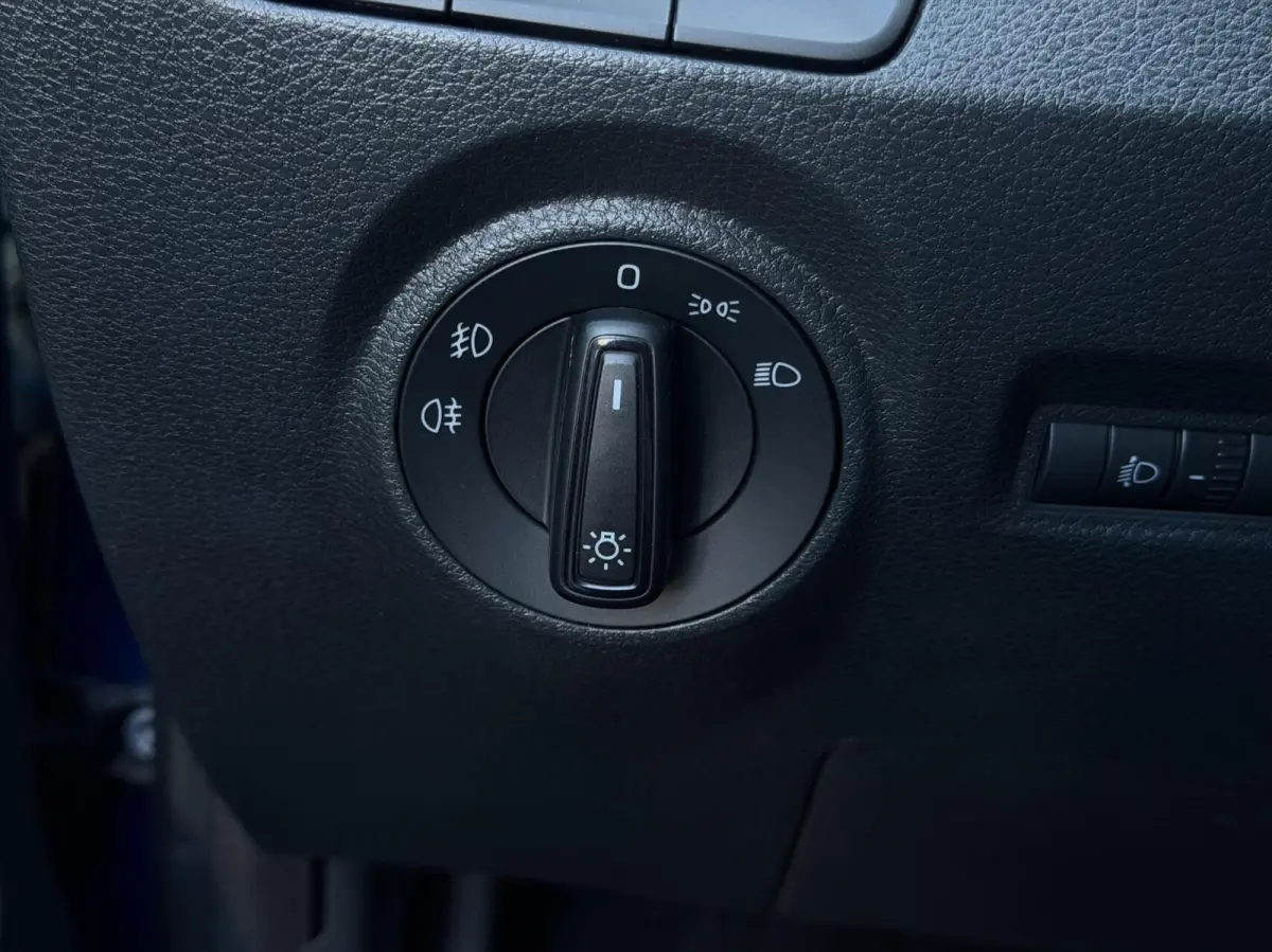 1.0 TSI Ambition Business TREKH | CRUISE | PDC | NAV | BLUETOOTH | NAP