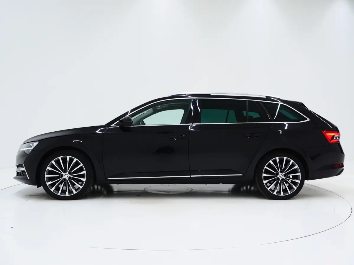1.4 TSI iV Laurin & Klement | Panoramadak | Leder | Trekhaak | Stoelkoeling | Massage | Canton | 360 | Memory